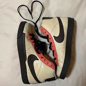 Women’s 7.5 Nike Blazer High Top